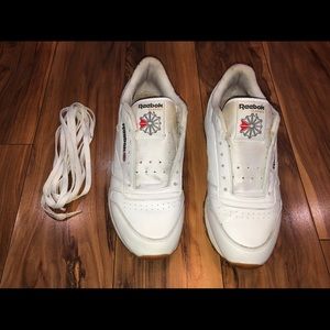 White Reebok classics 👟
